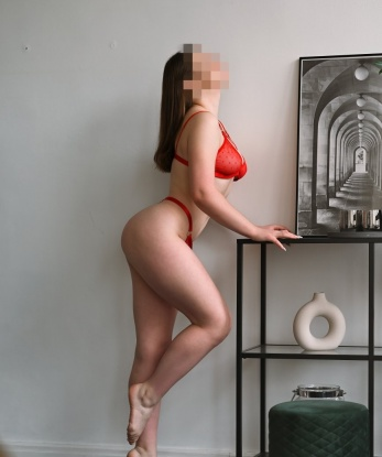 Эмилия, 20 лет, 2 размер груди